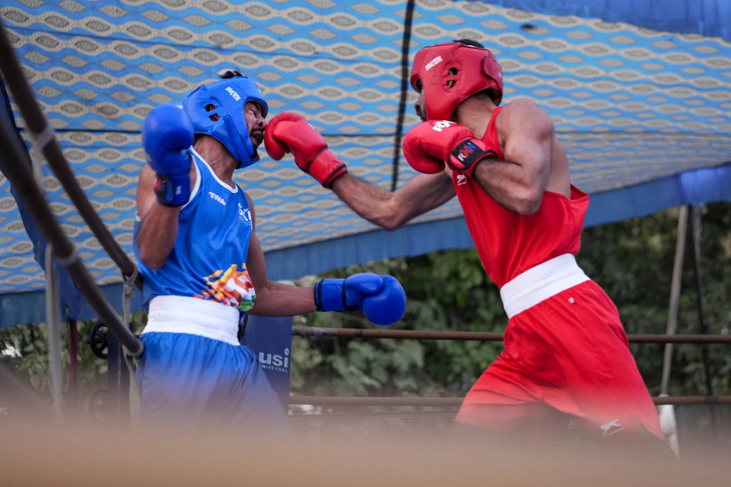 Boxing — corner moment